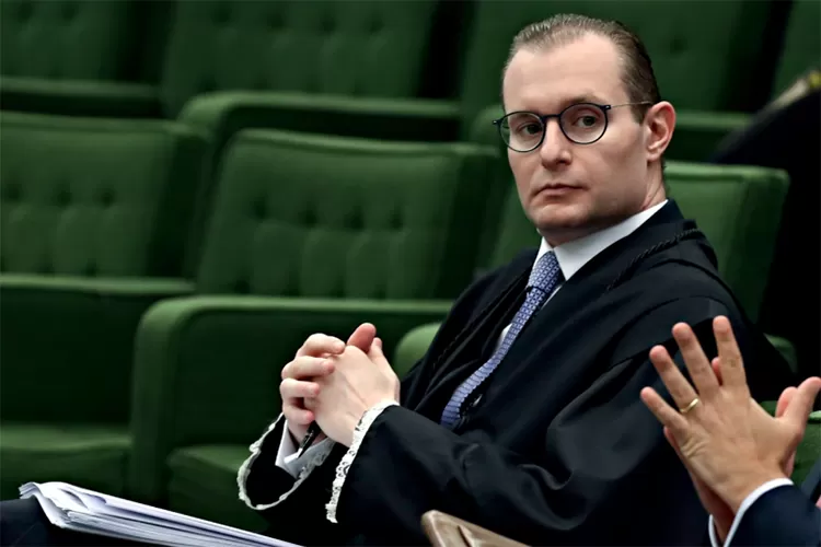 Justiça nega suspender indicação de Cristiano Zanin ao STF