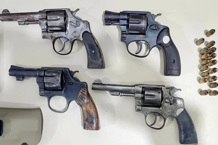 77ª e 78ª CIPMs prendem suspeito com 4 armas e 31 munições em Vitória da Conquista