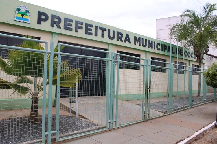 TCM apura suspeita de nepotismo e contrato milionário sem licitação na Prefeitura de Cocos