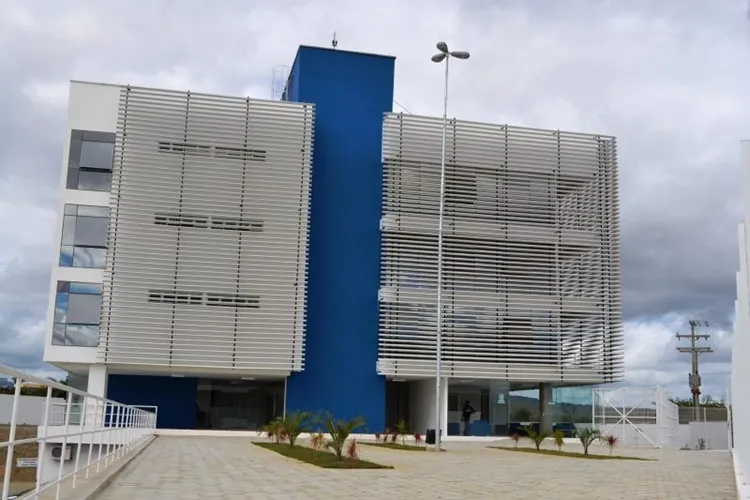Júri condena homem por tentar matar ex-mulher a facadas em Vitória da Conquista