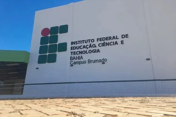 Mosaico Mineral: Brumado sedia III Seminário de Mineração do IFBA