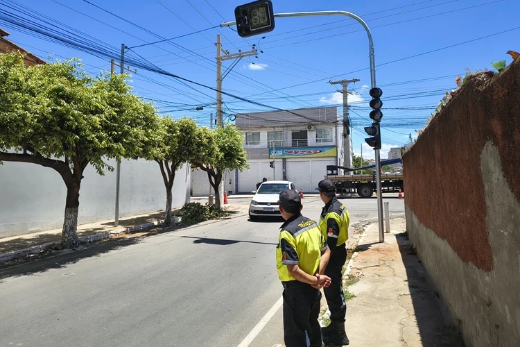 Brumado: Novo conjunto semafórico organiza e agiliza fluxo no bairro Santa Tereza