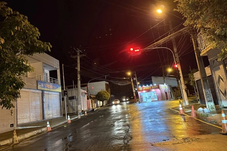 Brumado: Novo conjunto semafórico organiza e agiliza fluxo no bairro Santa Tereza