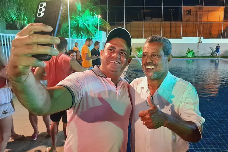 Brumado: Clube do Sindicato presenteia trabalhadores com entrega de parque aquático