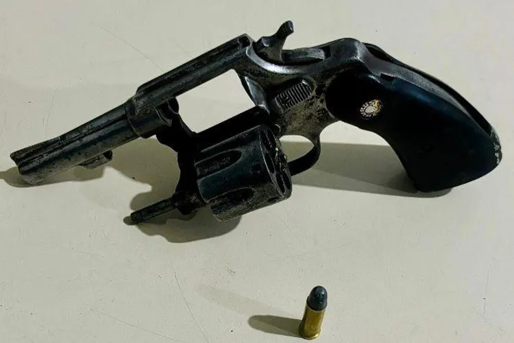 Vitória da Conquista: Homem é preso no Bairro Alto Maron portando revólver calibre 32