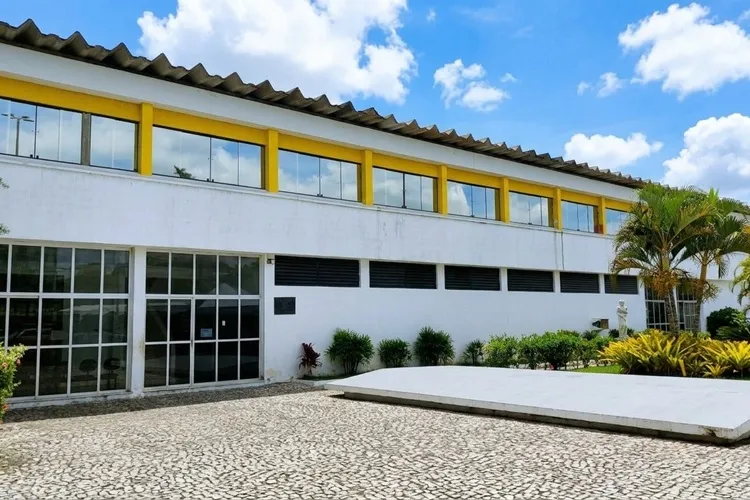 TCM nega cautelar sobre transporte escolar em Itapetinga por contrato já vencido