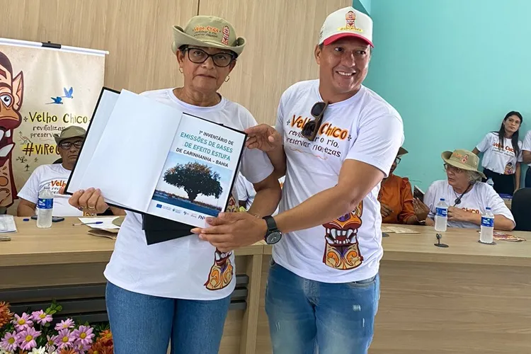 Carinhanha: Prefeita repudia aterros sanitários e defende transformação de lixo em dinheiro