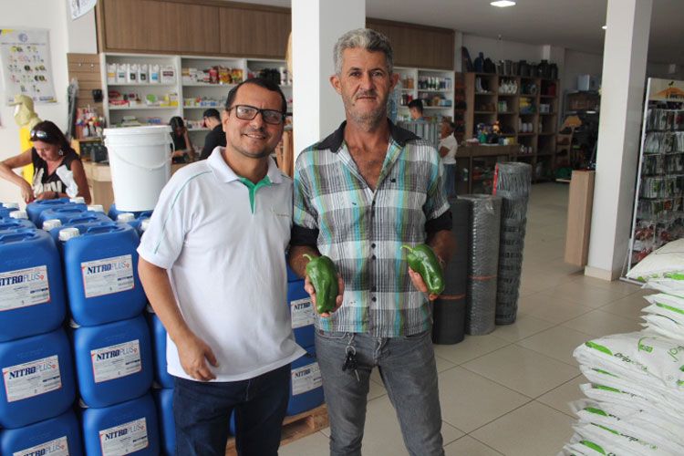 Brumado: Produtor rural de Dom Basílio atesta padrão de qualidade do Armazém do Criador