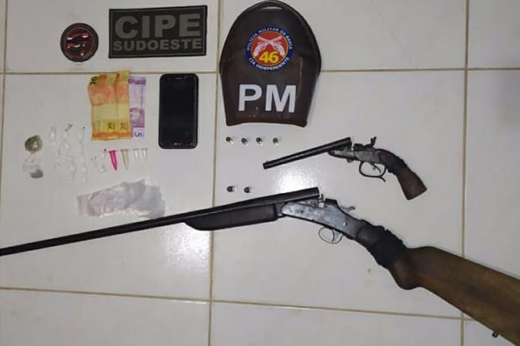 Jussiape: Dois homens são presos por porte ilegal de arma de fogo e tráfico de drogas