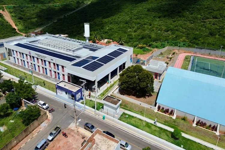Investimento de R$ 26 milhões marca inauguração de Escola de Tempo Integral em Urandi