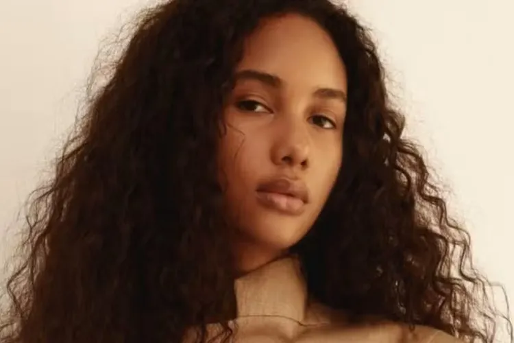 De Ibipitanga para Paris: conheça neotop brasileira que roubou a cena na Semana de Moda