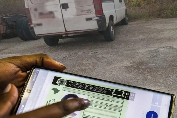 2ª CIPRv apreende veículo com indícios de falsificação na CNH em Brumado
