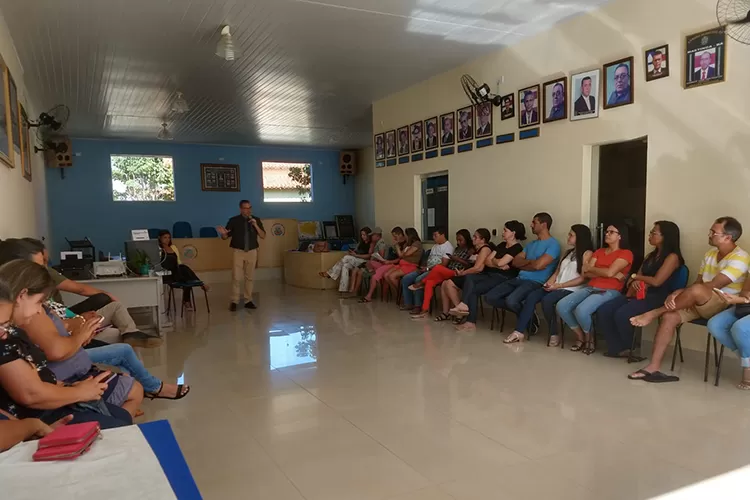 Maetinga: Prefeitura se nega a pagar reajuste dos professores e categoria aprova greve