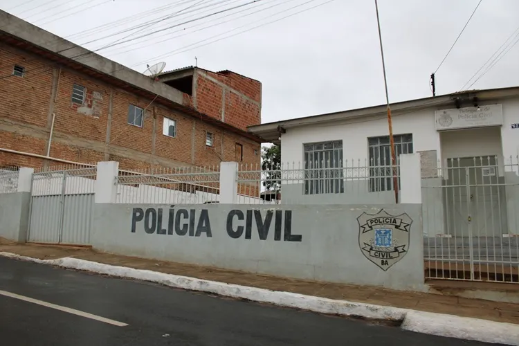 Jovem é preso após usar moto para derrubar portão e invadir casa de ex em Tanhaçu