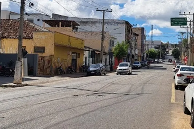 Empresária é assaltada e tem casa revirada por falsos entregadores em Brumado
