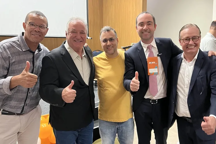 Prefeito de Brumado participa de grande ato de filiação do Avante em Salvador