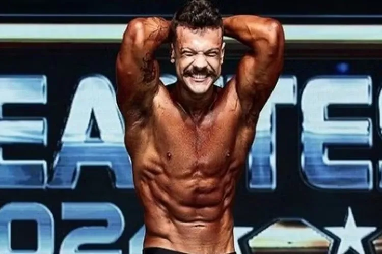 Fisiculturista de 22 anos é encontrado morto em estacionamento de cabana em Porto Seguro