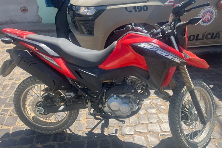 Carinhanha: Moto furtada enquanto dono dava água ao gado é recuperada em menos de 24h