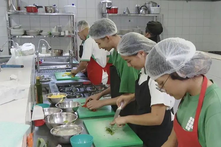 Desemprego até maio cai para 5,6%, o menor já registrado no período