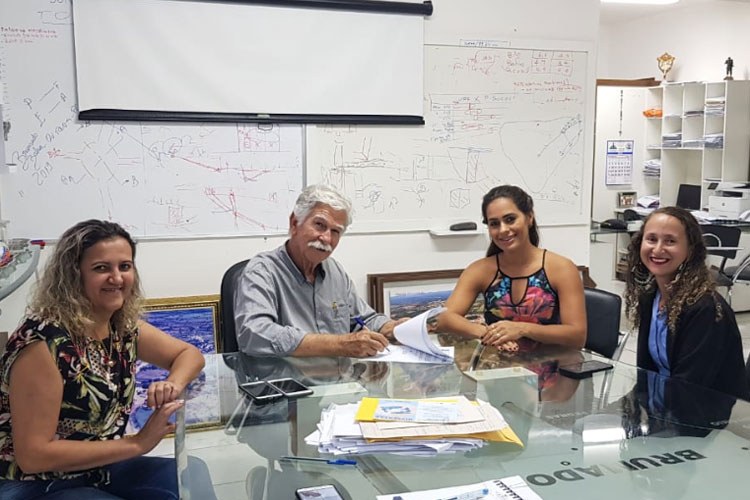 Brumado: Prefeitura celebra termo com a Apae para atendimento especial com pessoas com deficiência