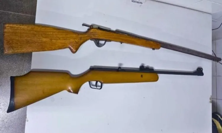 Motociclista abandona rifle e espingarda ao fugir da Rondesp em Guanambi