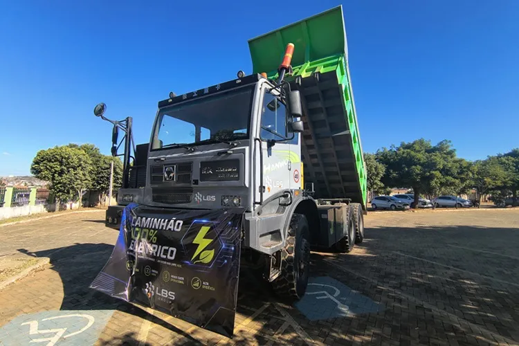 Seminário do Ifba em Brumado exibe caminhão gigante 100% elétrico e dronagem ao vivo