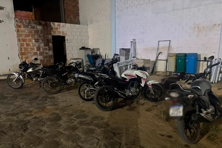80ª CIPM apreende cinco motocicletas irregulares durante ronda em Cândido Sales