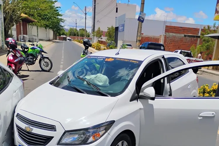 Guanambi: Motorista de aplicativo bate em carro estacionado e recusa bafômetro