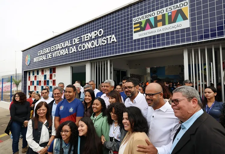 Governador entrega e autoriza R$ 600 milhões em investimentos para sudoeste baiano