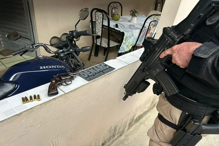 'Operação Pandora' prende suspeitos por tráfico e posse de arma em Vitória da Conquista