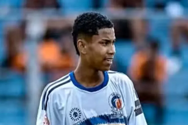 Jogador de futebol de 16 anos morre após batida entre carro e motocicleta em Aporá