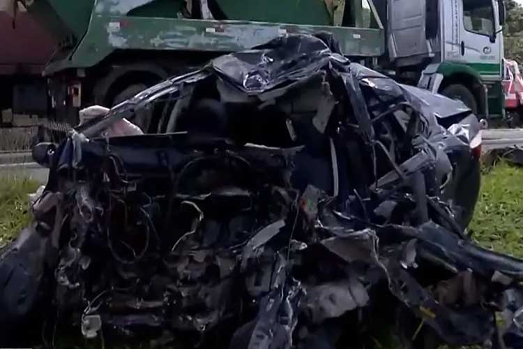 Batida entre carro de passeio e caminhão deixa um morto em Vitória da Conquista