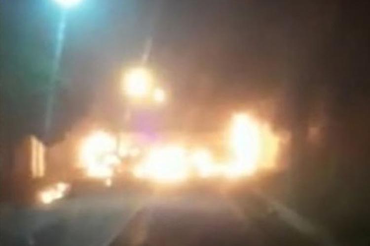 Ônibus escolar é incendiado em Barra do Choça