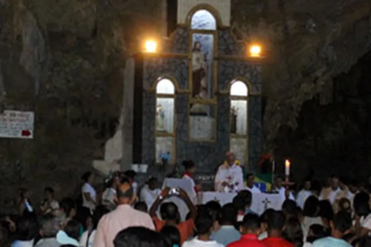 Romaria do Sagrado Coração de Jesus leva fiéis à Gruta da Mangabeira em Ituaçu