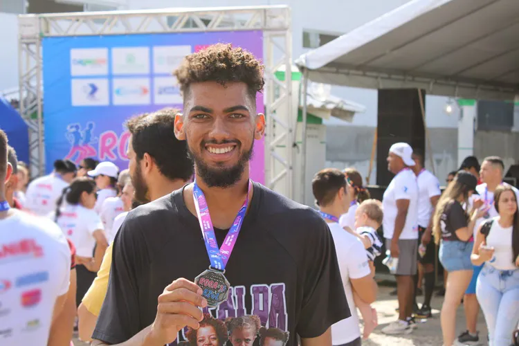 Atleta de Ibiassucê vence os 10 km da 1ª Corrida de Rua Rosa e Azul em Brumado