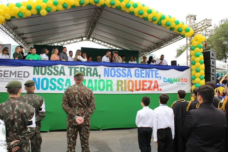 Brumado celebra 7 de Setembro com desfile cívico e discursos de autoridades