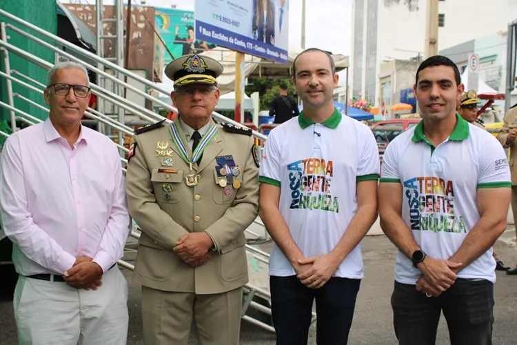 Brumado celebra 7 de Setembro com desfile cívico e discursos de autoridades