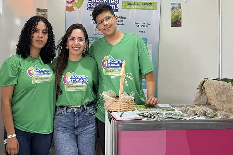 Estudantes de Barra da Estiva utilizam mamona para criar inseticida que combate pragas