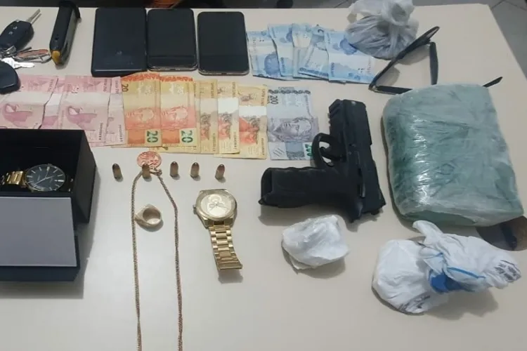 PM apreende pistola, drogas e munições em Correntina