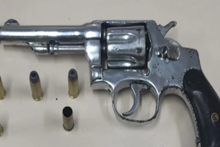 Urandi: Cipe Sudoeste apreende arma e drogas com suspeito de dar tiros em via pública