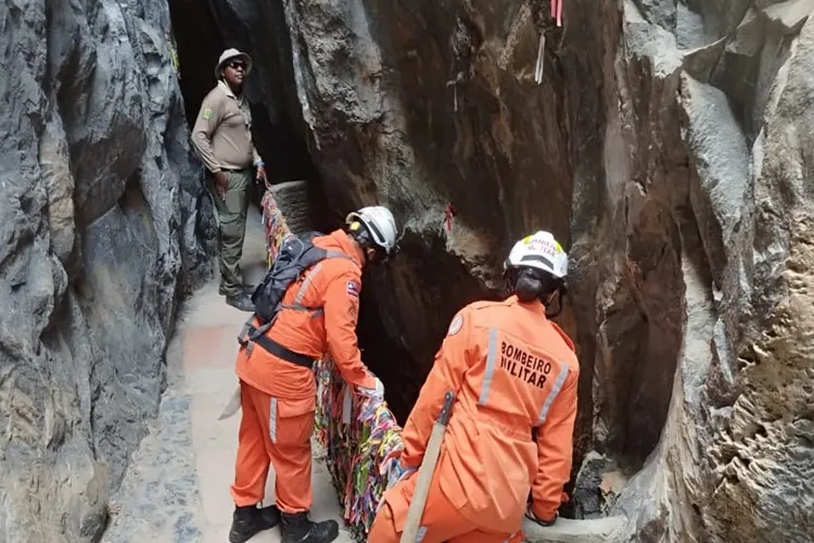Bom Jesus da Lapa: 20º BBM continua buscas por romeiro desaparecido em gruta