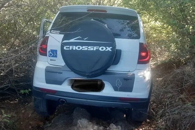 Carro é abandonado após acidente na BR-030 em Brumado