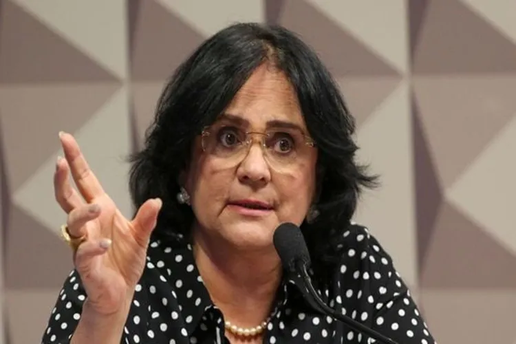 Senadora Damares Alves é diagnosticada com câncer de mama