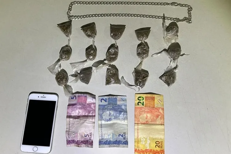 Rondesp intercepta suspeito e apreende drogas em Riacho de Santana