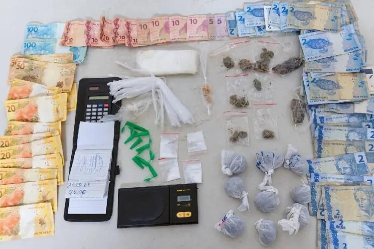 Ação da Rondesp termina com dois detidos e drogas apreendidas em Guanambi