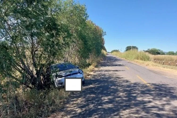Capotamento na BA-160 deixa três feridos na zona rural de Iuiu
