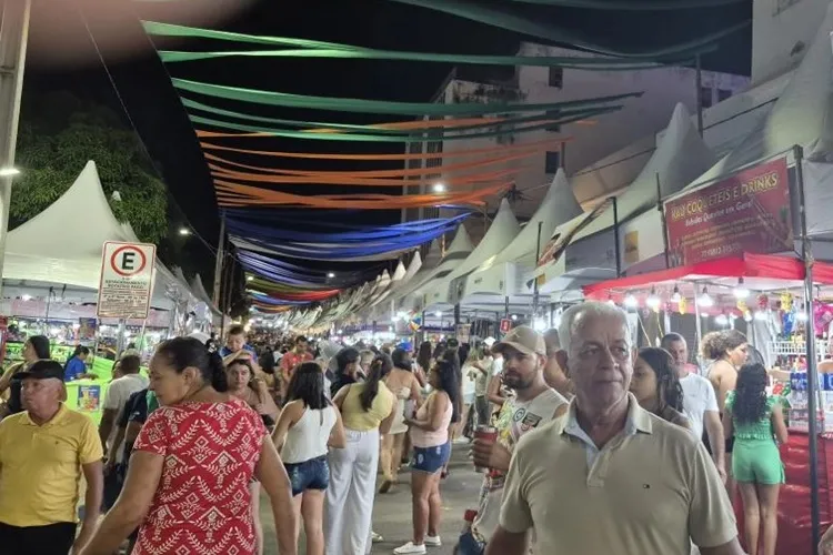 Barraqueiros e ambulantes comemoram vendas aquecidas no Carnaval de Brumado