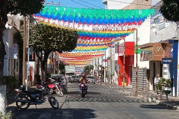 Prefeito decreta feriado em Macaúbas no dia 20 de junho devido aos festejos juninos