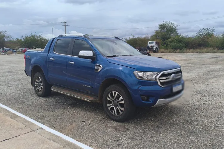 Tanhaçu: Caminhonete com restrição judicial em Irecê é localizada