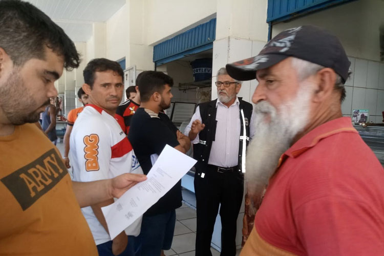 'Carne ao ar livre não é carne, é carniça, é comida de urubu', diz veterinário após inspeção em Livramento